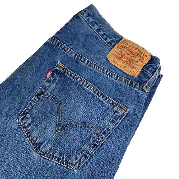 Men’s 501 Button Fly Levi’s Medium Wash Size 36”X30” EXCELLENT Condition - Picture 3 of 7